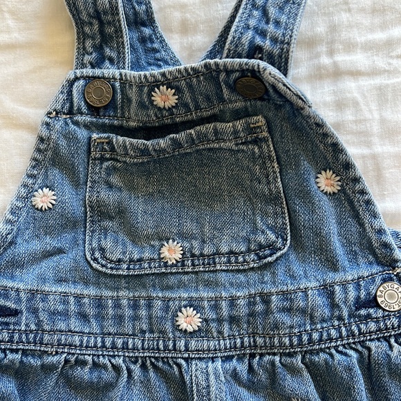 Gap baby denim overall shorts size 12-18m - Picture 2 of 6
